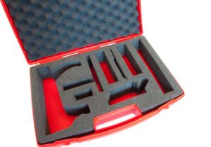 Valise rouge vide